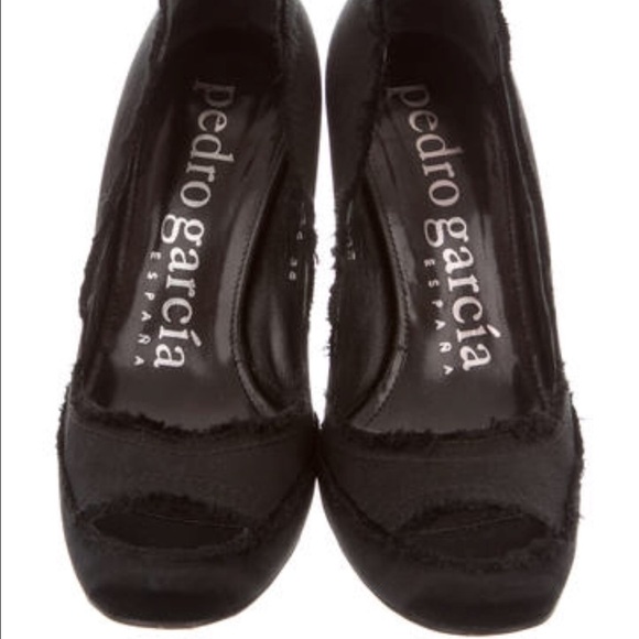 Pedro Garcia Satin Round-Toe Pumps Sz 39.5 - Picture 3 of 4